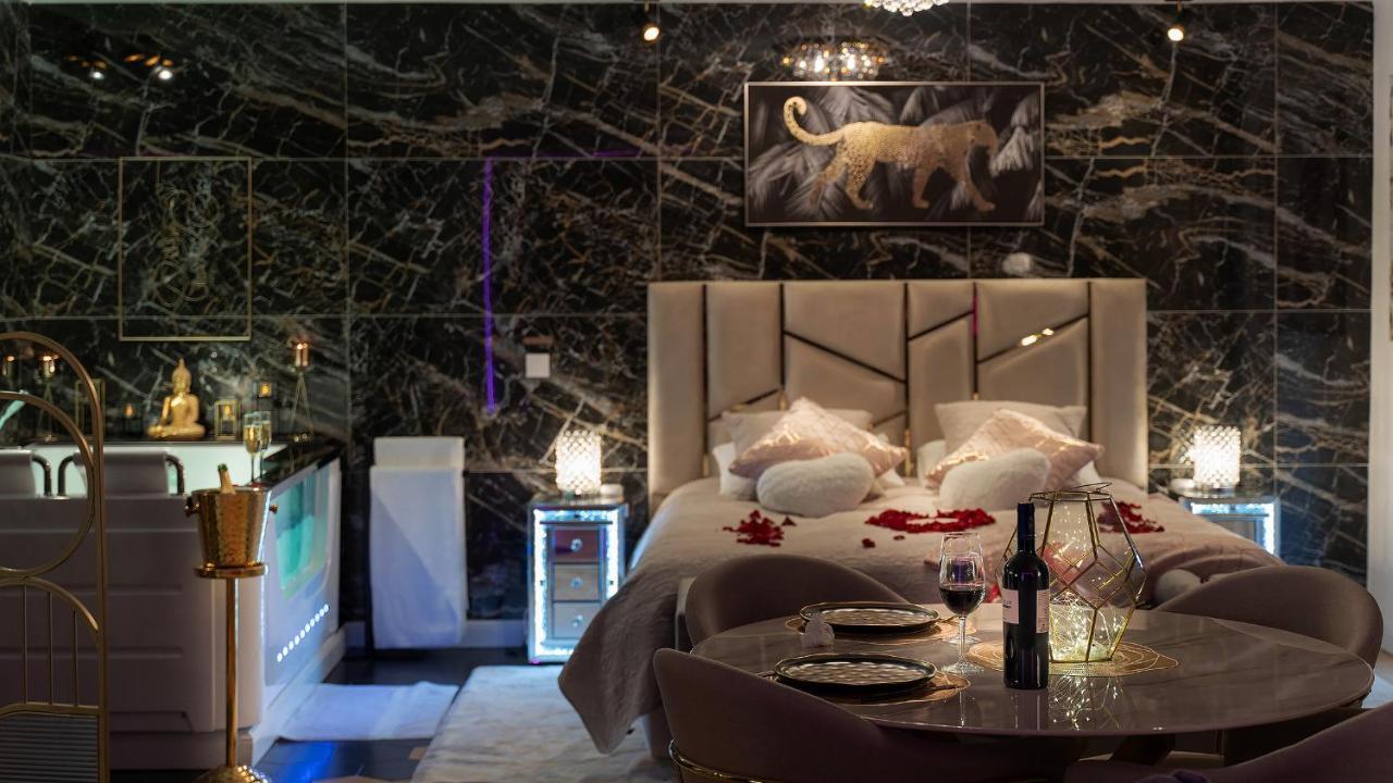 Magnifique Loft / Spa En Face De La Cathedrale ! ナルボンヌ エクステリア 写真