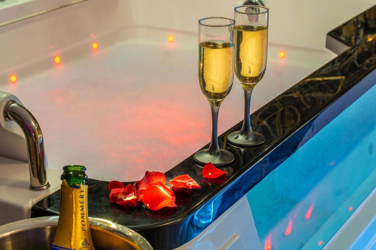 Magnifique Loft / Spa En Face De La Cathedrale ! ナルボンヌ エクステリア 写真