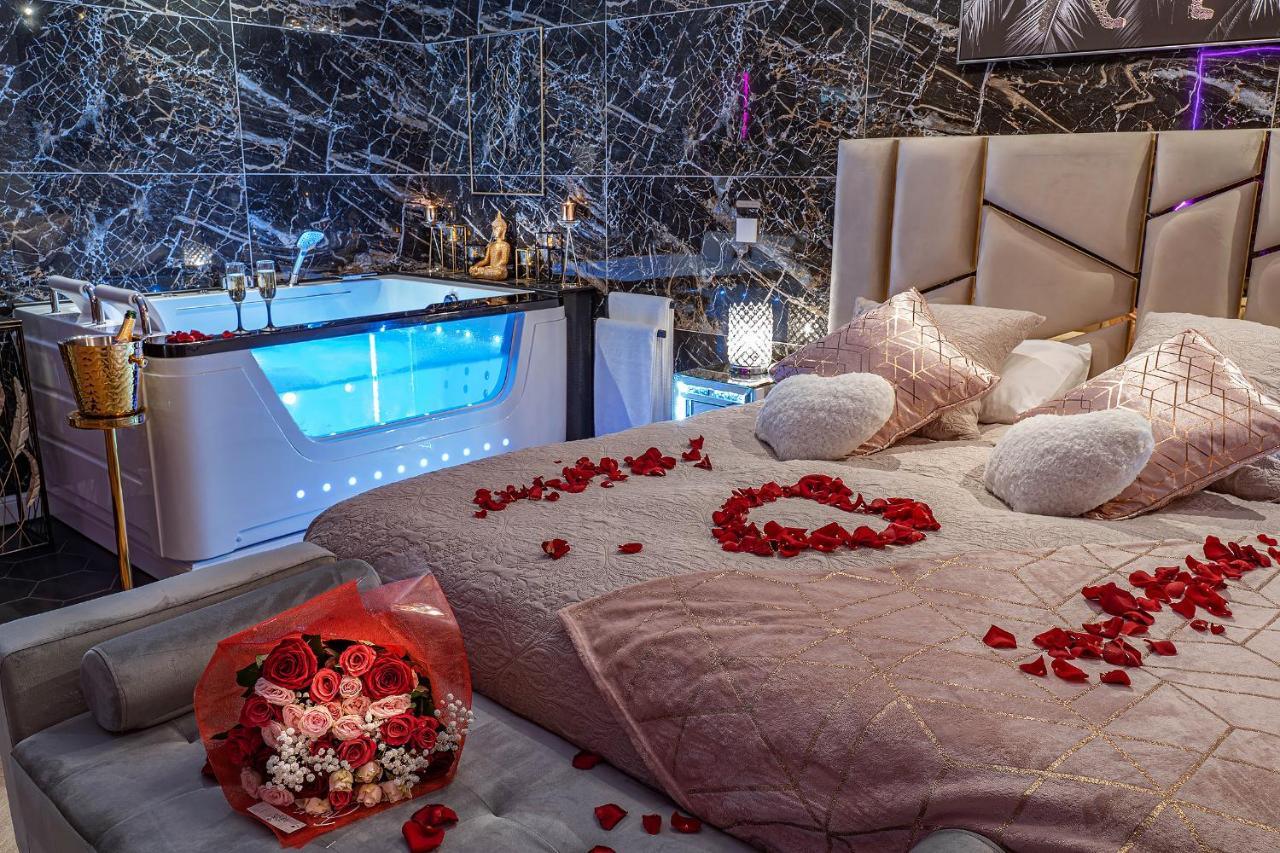 Magnifique Loft / Spa En Face De La Cathedrale ! ナルボンヌ エクステリア 写真