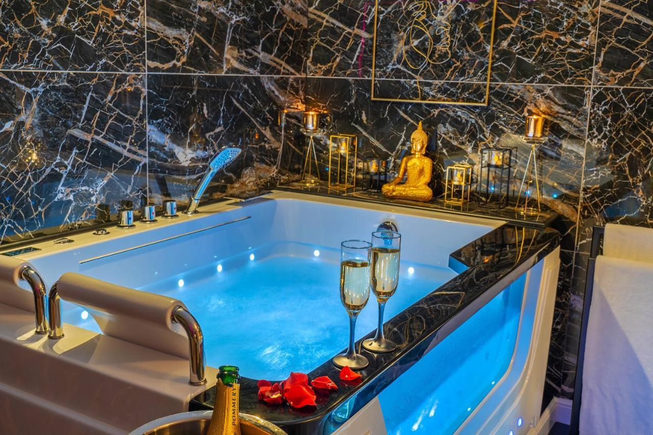 Magnifique Loft / Spa En Face De La Cathedrale ! ナルボンヌ エクステリア 写真