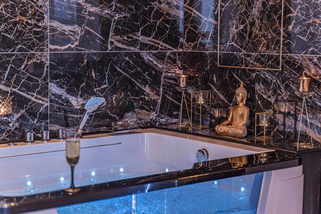 Magnifique Loft / Spa En Face De La Cathedrale ! ナルボンヌ エクステリア 写真